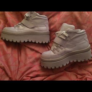 JEFFREY CAMPBELL Top Peak 2